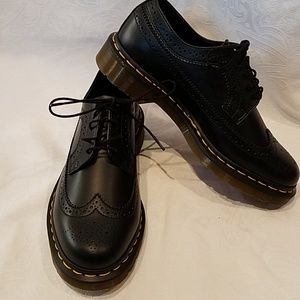 dr martens 3889